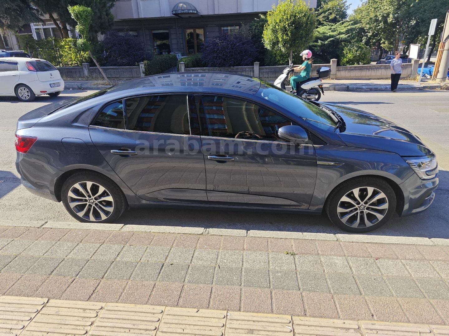 Sahibinden Renault Megane 1.3 TCe Icon 2024 Model Balıkesir 34.500 km Gri (titanyum) 4