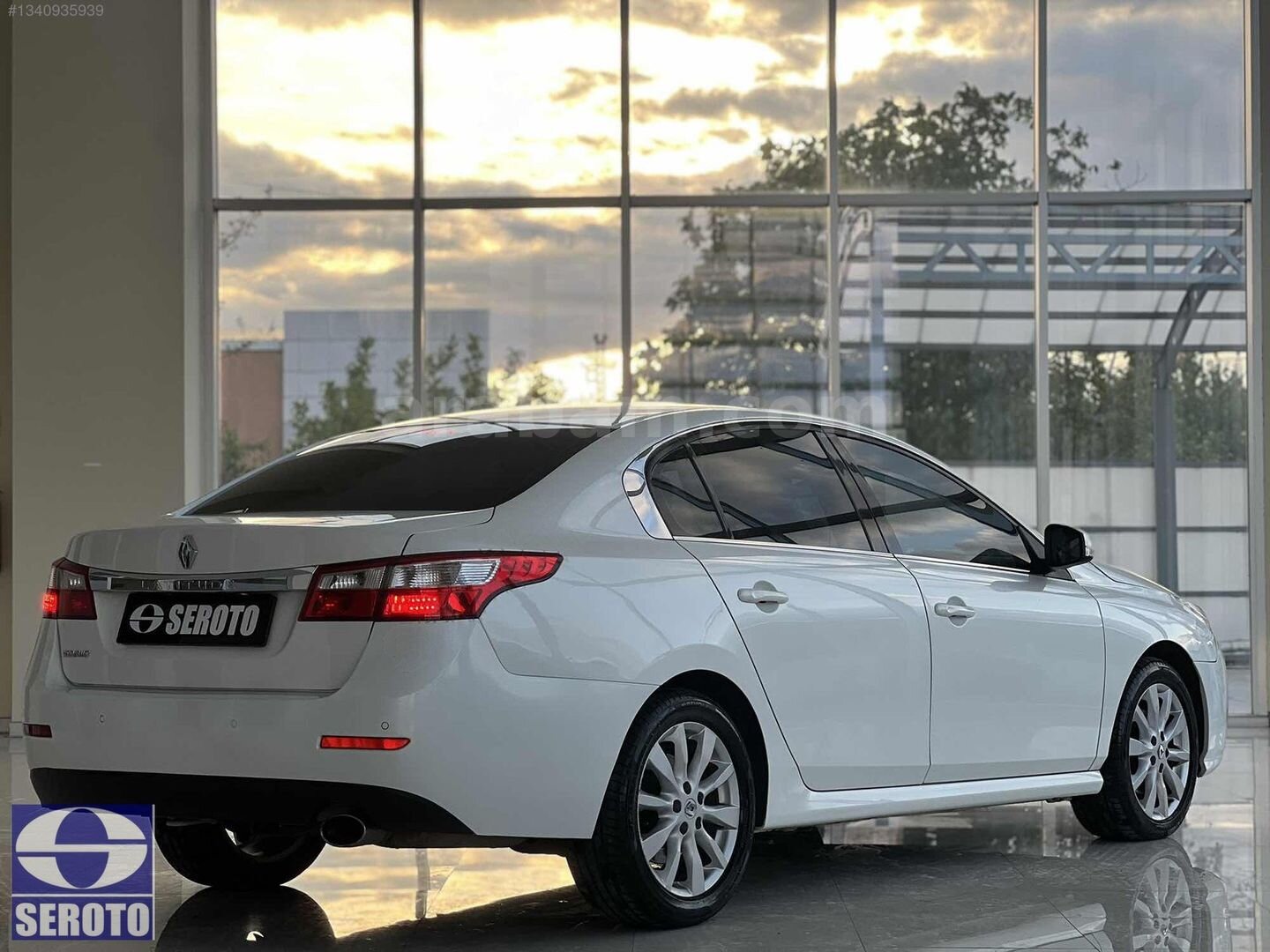 Galeriden Renault Latitude 1.5 dCi Executive 2012 Model Tokat 153.000 km Beyaz 4