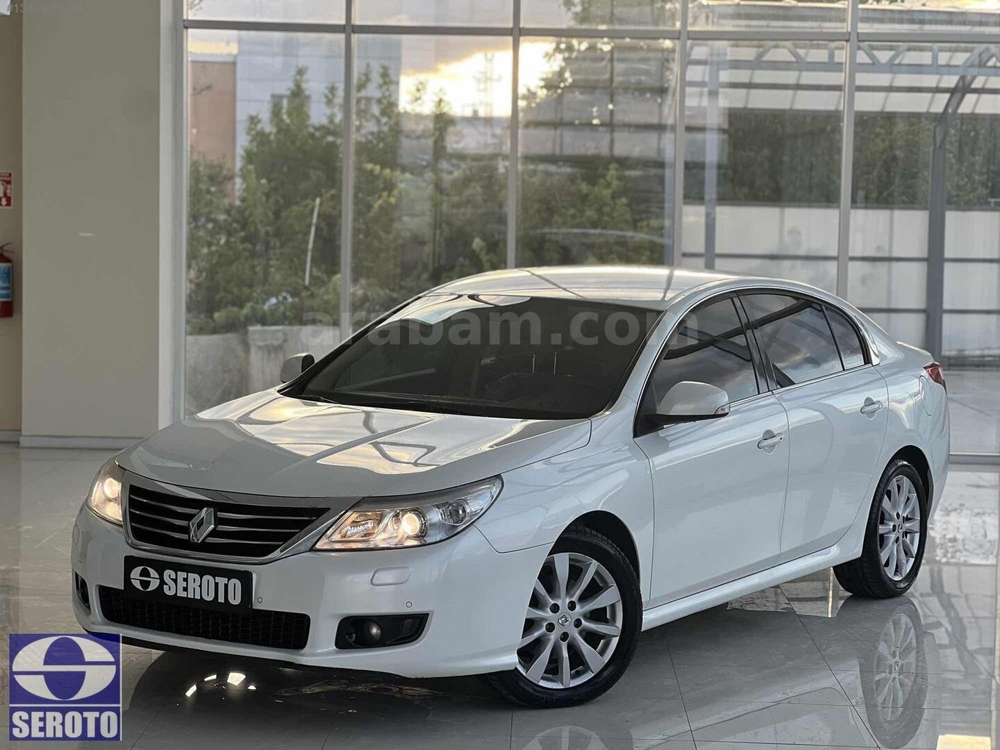 Galeriden Renault Latitude 1.5 dCi Executive 2012 Model Tokat 153.000 km Beyaz 1
