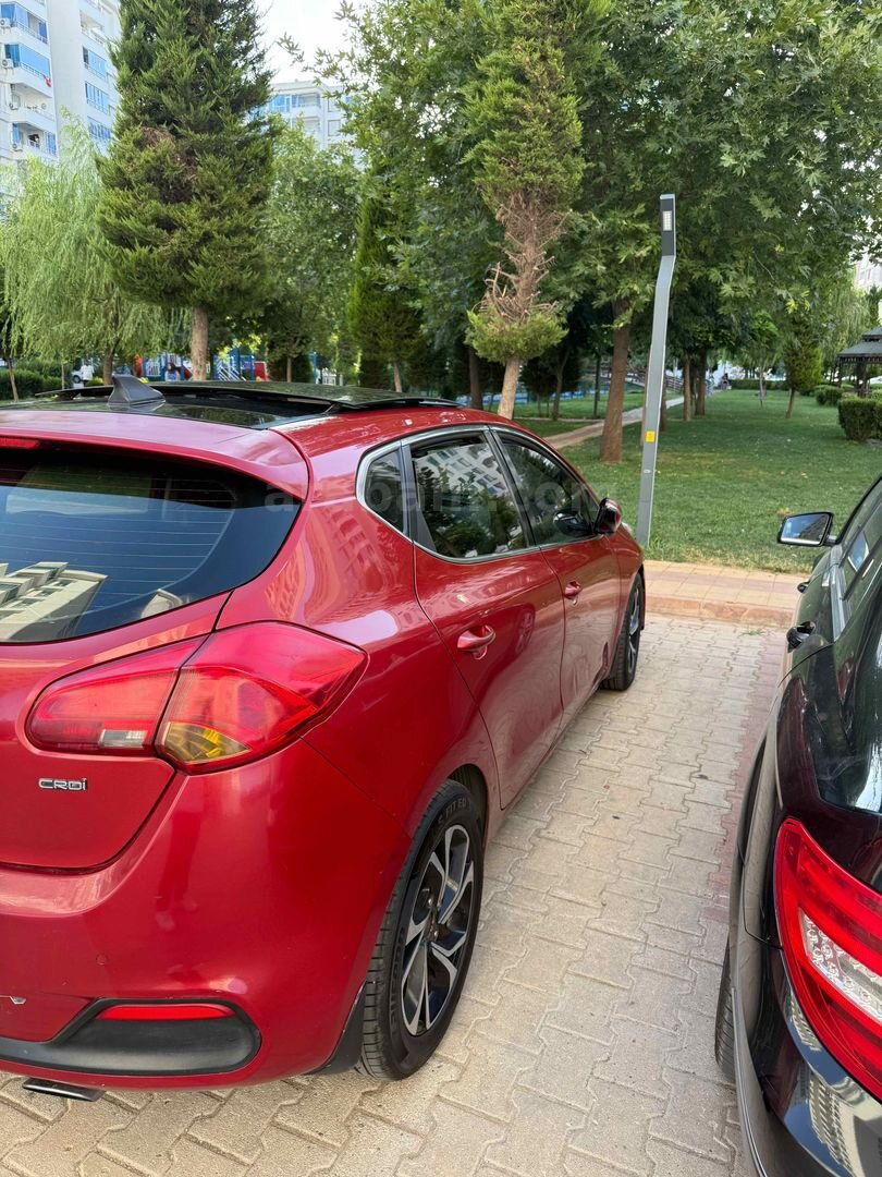 Sahibinden Kia Ceed 1.6 CRDi Concept Plus 2012 Model Diyarbakır 300.000 km Bordo 4