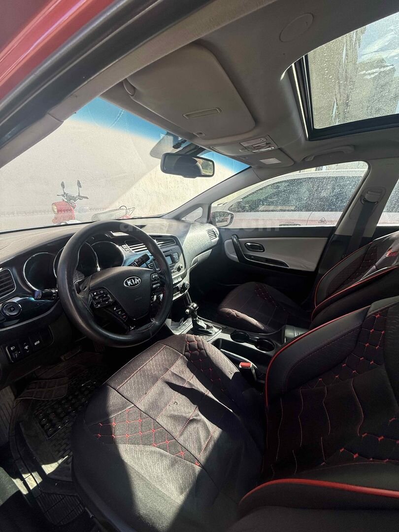 Sahibinden Kia Ceed 1.6 CRDi Concept Plus 2012 Model Diyarbakır 300.000 km Bordo 5