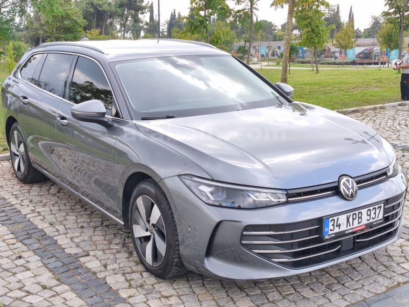Galeriden Volkswagen Passat Variant 1.5 e-TSI Business 2024 Model Kocaeli 90.000 km Gri