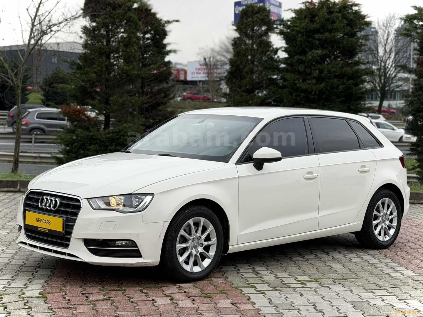 Galeriden Audi A3 Sportback 1.6 TDI Attraction 2015 Model İstanbul 192.000 km Beyaz 1