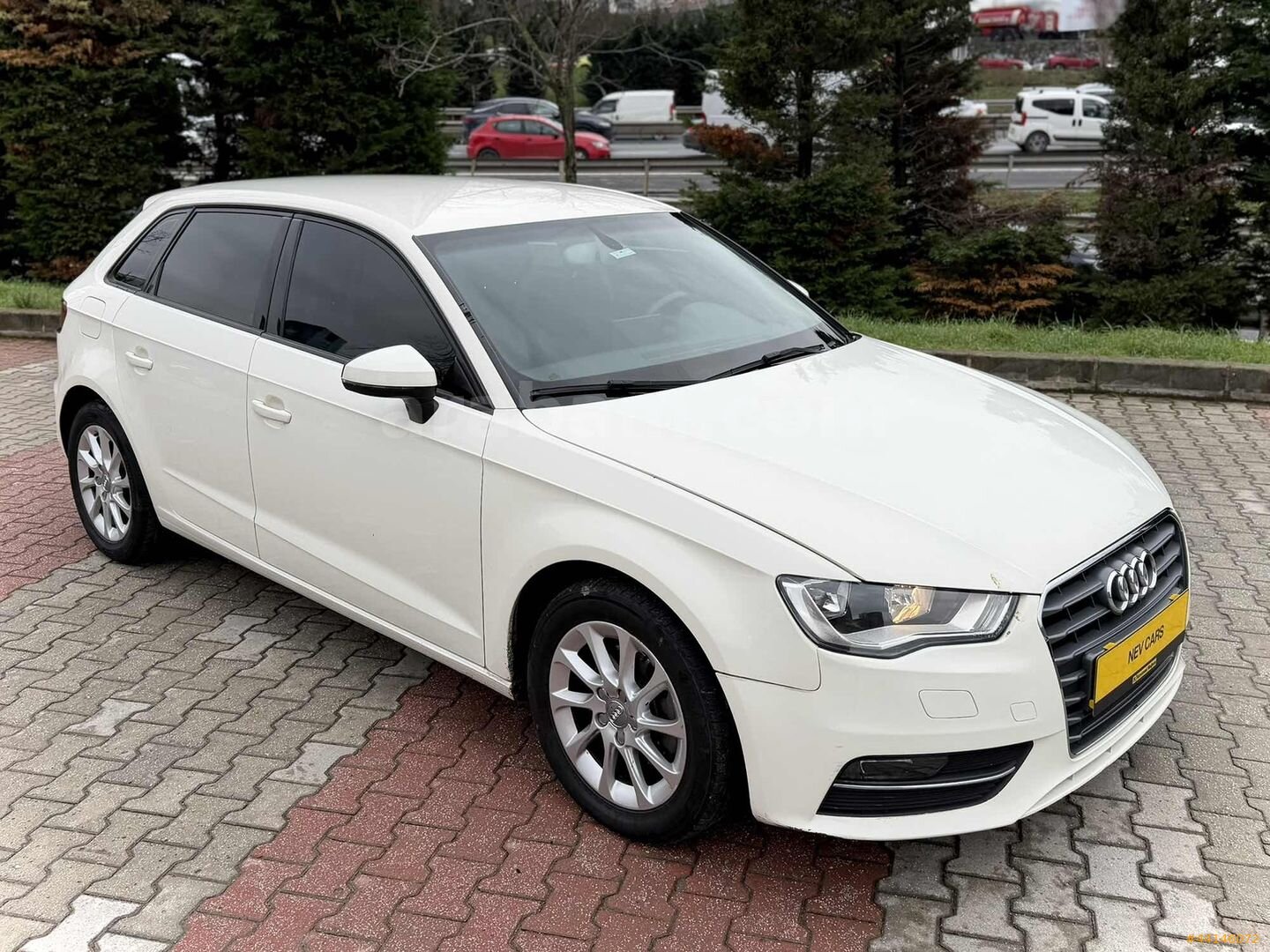 Galeriden Audi A3 Sportback 1.6 TDI Attraction 2015 Model İstanbul 192.000 km Beyaz 5