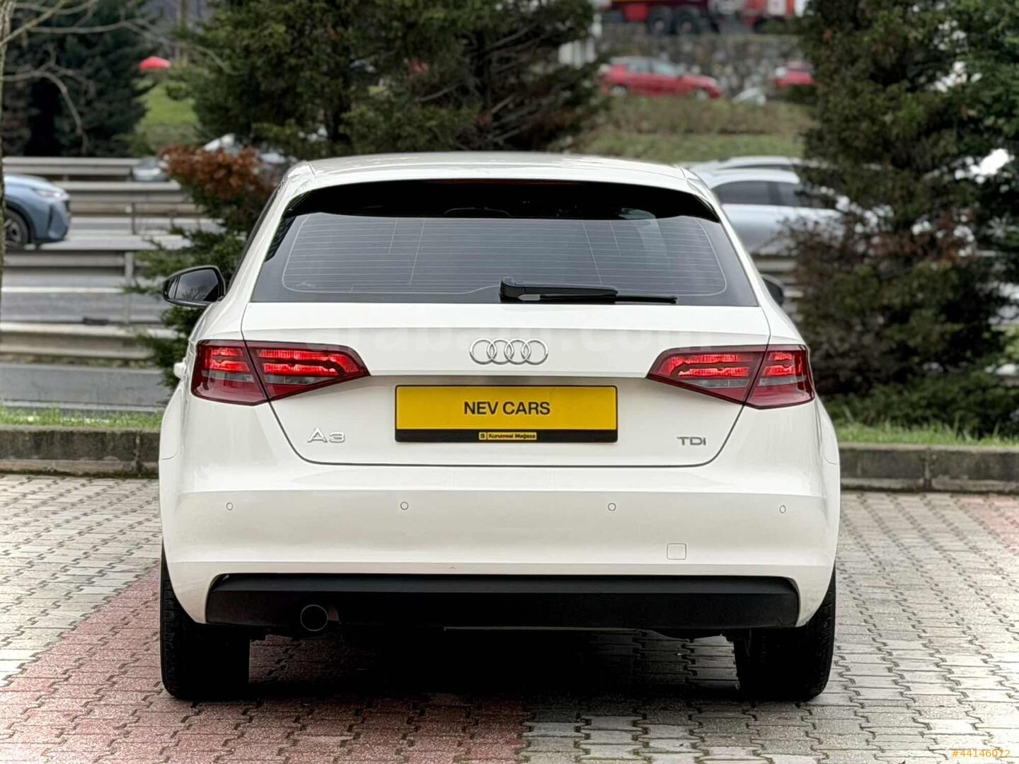 Galeriden Audi A3 Sportback 1.6 TDI Attraction 2015 Model İstanbul 192.000 km Beyaz 4