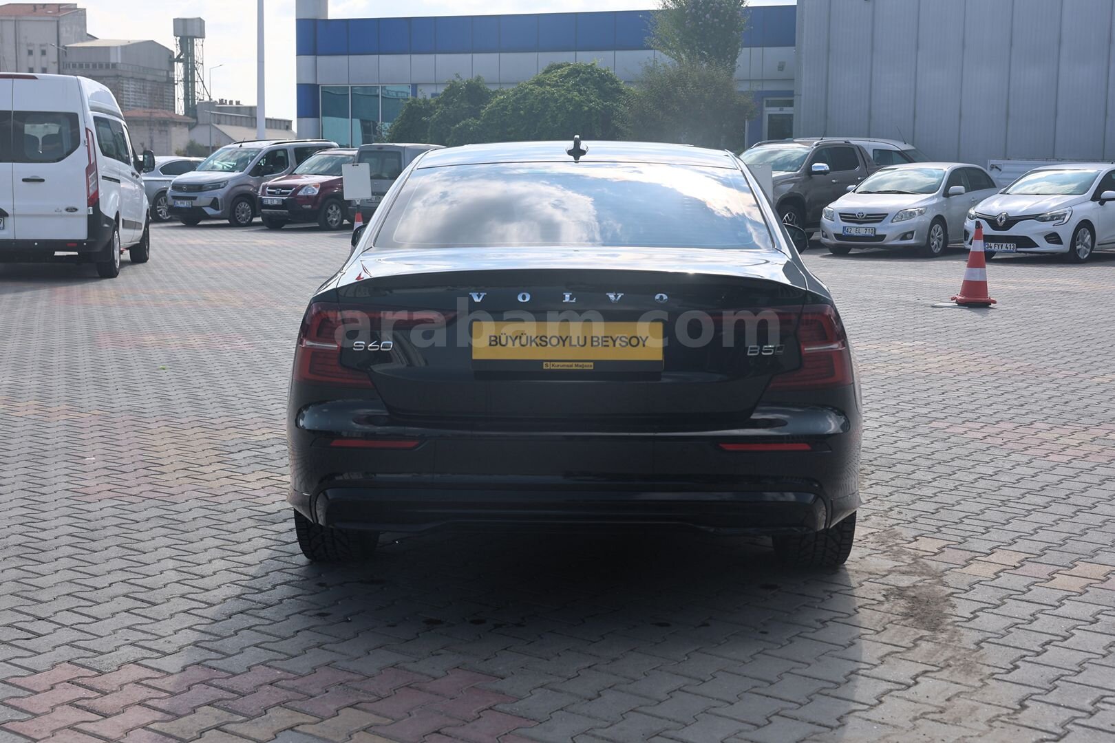 Galeriden Volvo S60 2.0 B5 Plus Dark 2023 Model Konya 79.974 km Siyah 7