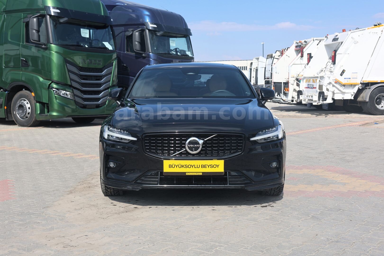 Galeriden Volvo S60 2.0 B5 Plus Dark 2023 Model Konya 79.974 km Siyah 3