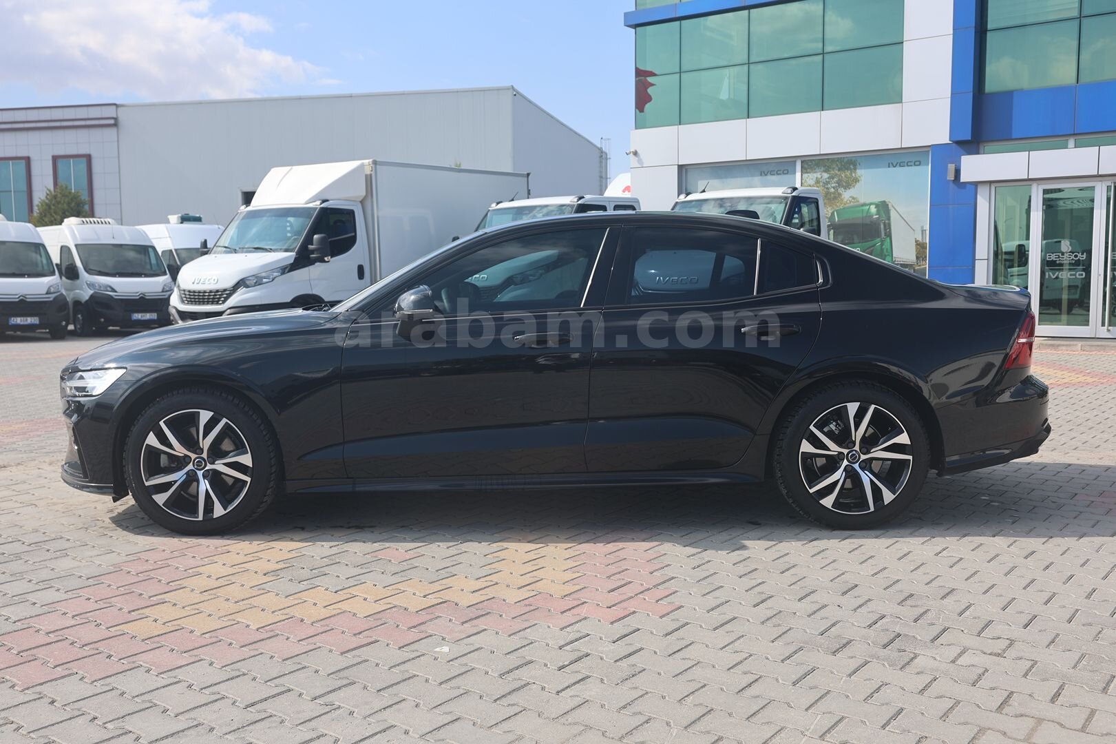 Galeriden Volvo S60 2.0 B5 Plus Dark 2023 Model Konya 79.974 km Siyah 5