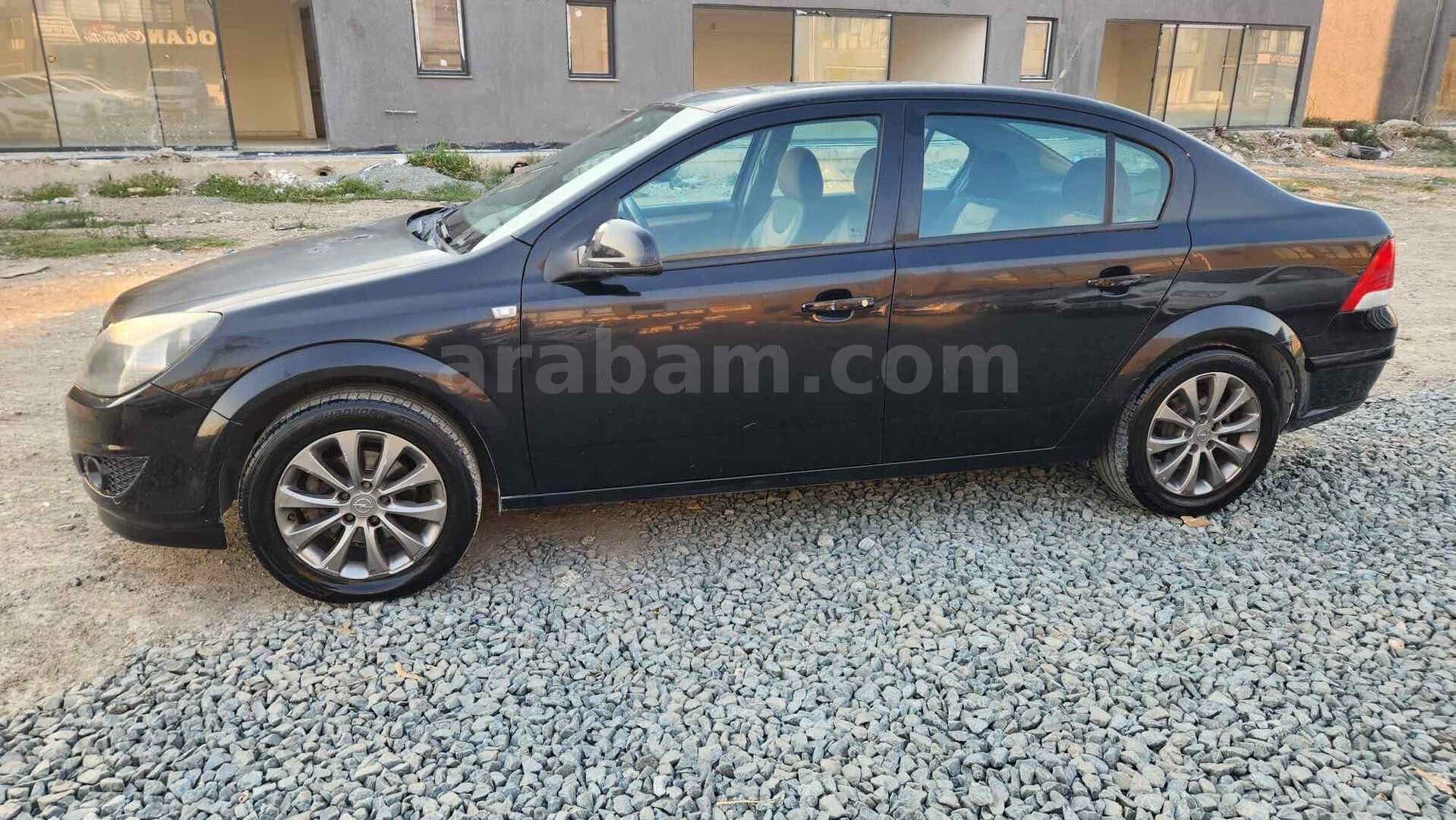 Galeriden Opel Astra 1.6 Enjoy 111.Yıl 2012 Model Hatay 146.000 km Siyah 3