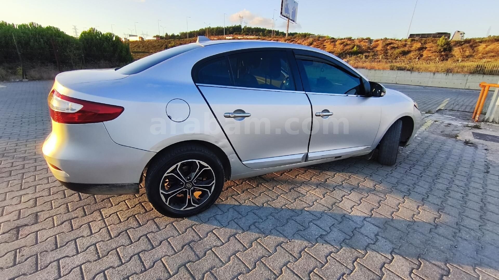 Sahibinden Renault Fluence 1.5 dCi Business 2011 Model İstanbul 187.000 km Gri (metalik) 4