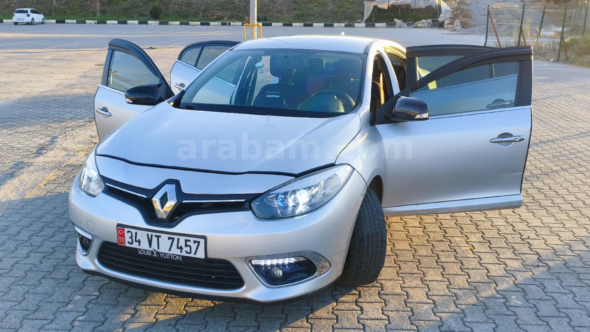 Sahibinden Renault Fluence 1.5 dCi Business 2011 Model İstanbul 187.000 km Gri (metalik) 7