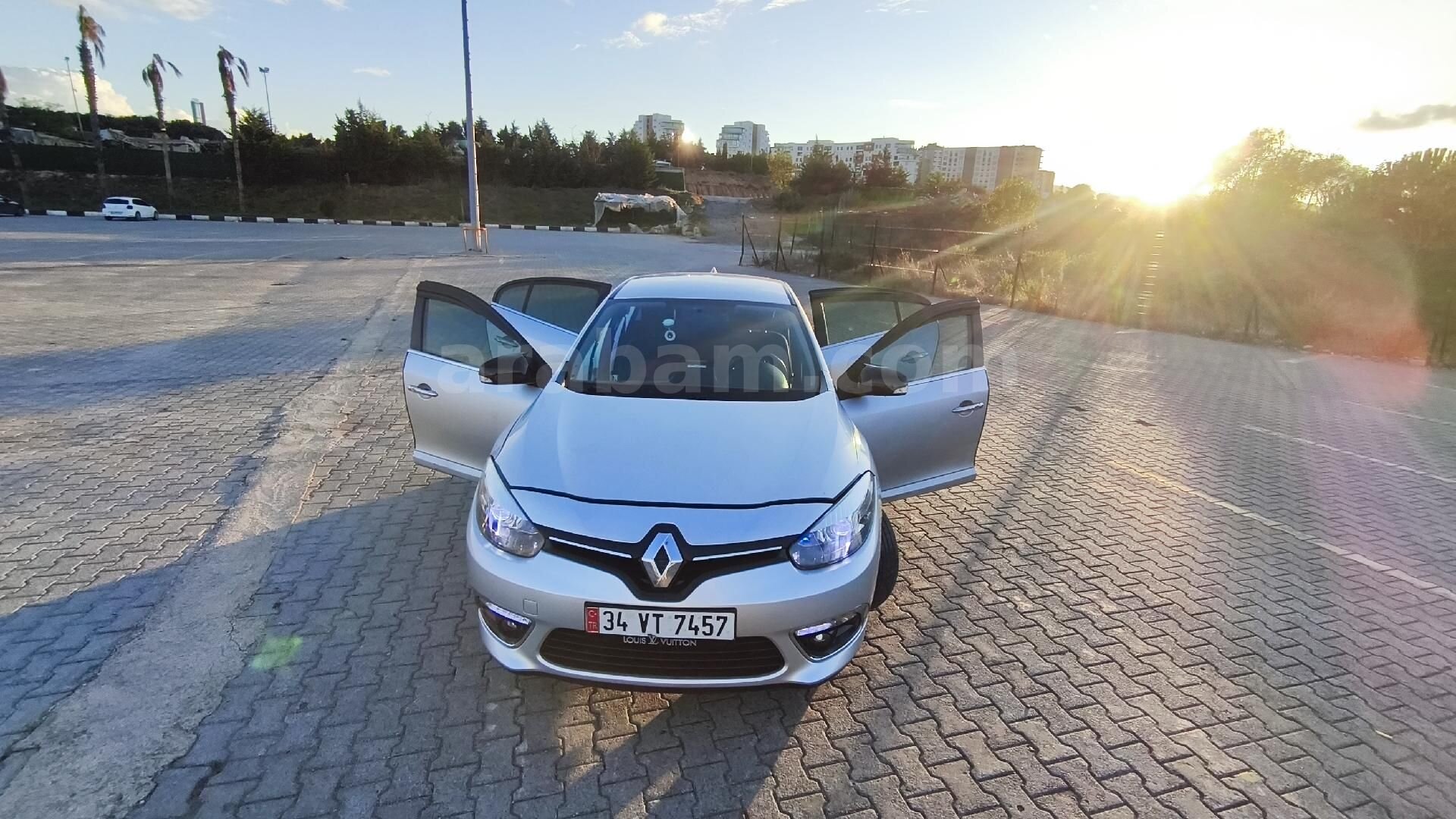 Sahibinden Renault Fluence 1.5 dCi Business 2011 Model İstanbul 187.000 km Gri (metalik) 2