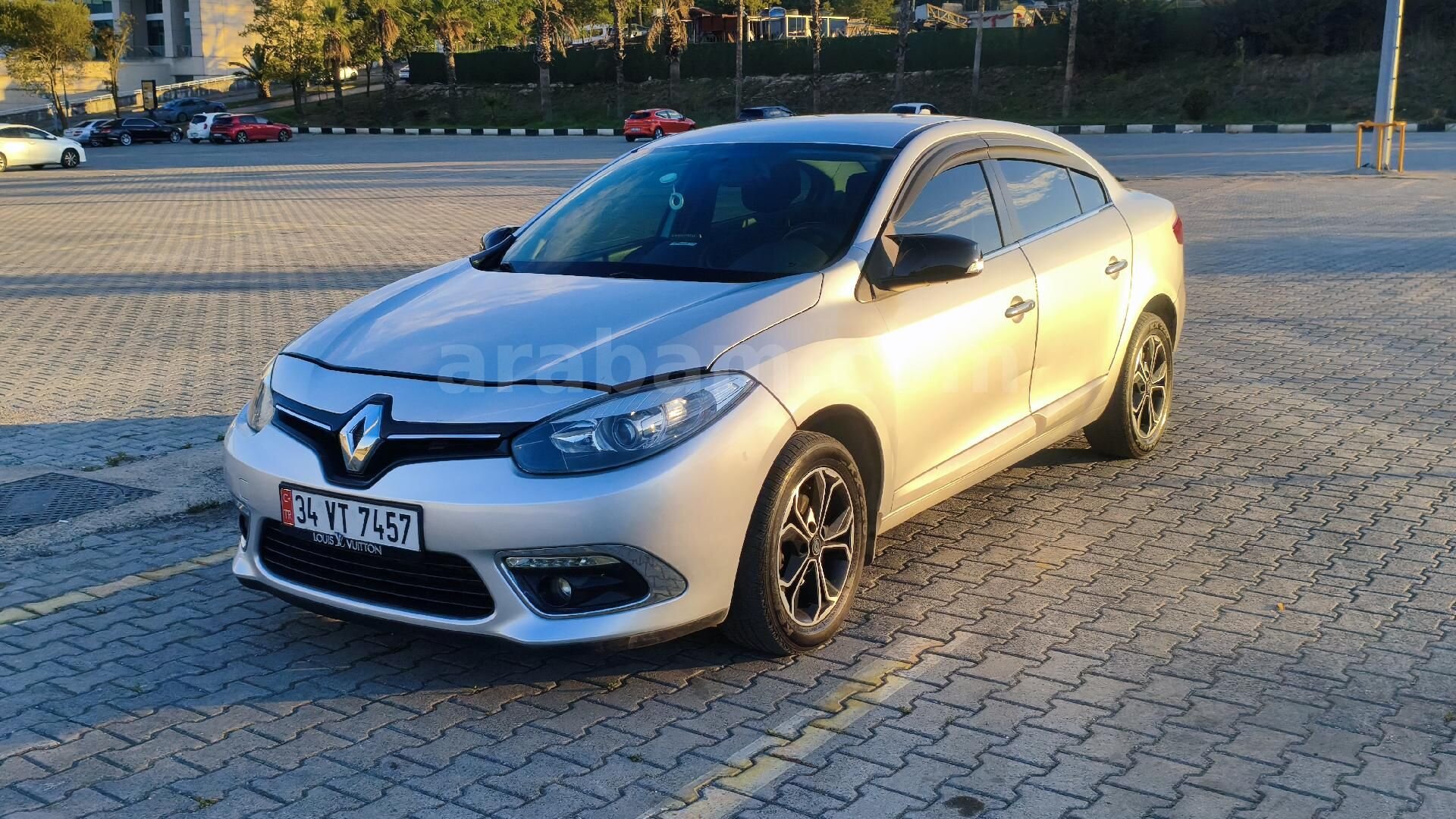 Sahibinden Renault Fluence 1.5 dCi Business 2011 Model İstanbul 187.000 km Gri (metalik) 1