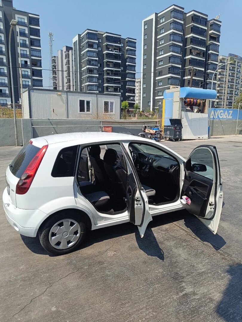 Sahibinden Ford Fiesta 1.4 TDCi Comfort 2007 Model Mersin 247.000 km Beyaz 4