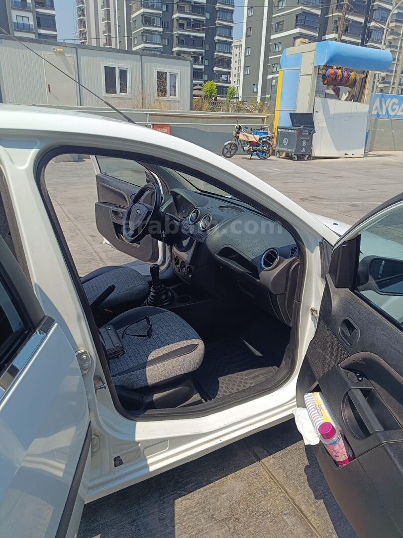Sahibinden Ford Fiesta 1.4 TDCi Comfort 2007 Model Mersin 247.000 km Beyaz 6