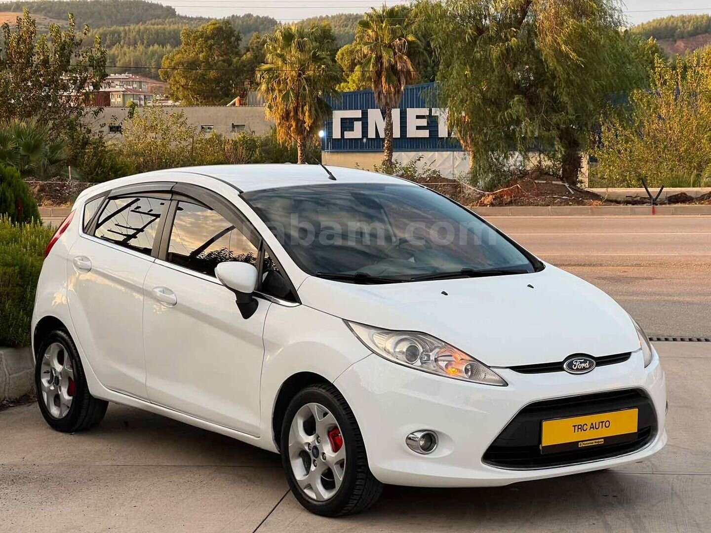 Galeriden Ford Fiesta 1.4 Titanium 2011 Model Osmaniye 284.000 km Beyaz 3