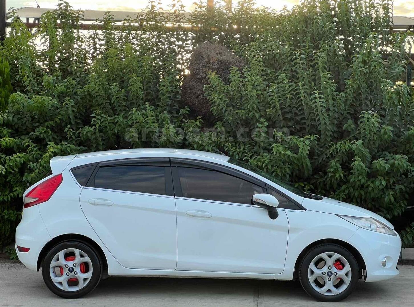 Galeriden Ford Fiesta 1.4 Titanium 2011 Model Osmaniye 284.000 km Beyaz 6