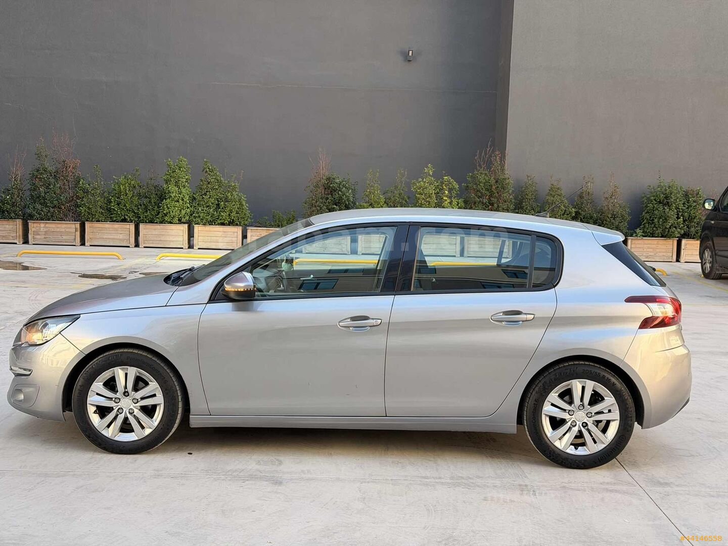 Galeriden Peugeot 308 1.2 VTi Active 2014 Model Ankara 180.000 km Gri 5