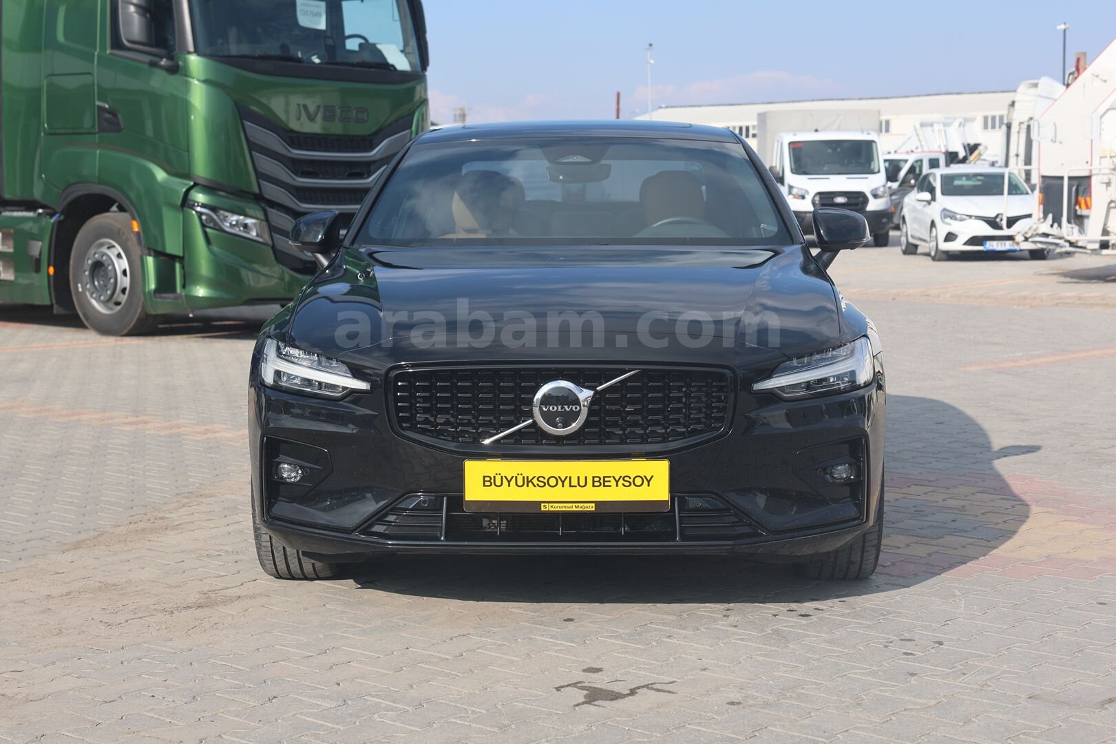 Galeriden Volvo S60 2.0 B5 Plus Dark 2023 Model Konya 93.272 km Siyah 3