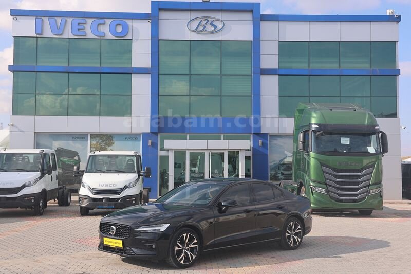 Galeriden Volvo S60 2.0 B5 Plus Dark 2023 Model Konya 93.272 km Siyah