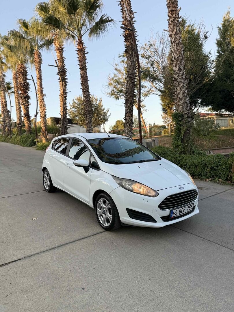 Galeriden Ford Fiesta 1.5 TDCi Trend X 2015 Model Manisa 191.250 km Beyaz 2
