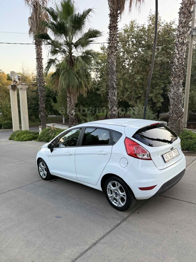 Galeriden Ford Fiesta 1.5 TDCi Trend X 2015 Model Manisa 191.250 km Beyaz 5