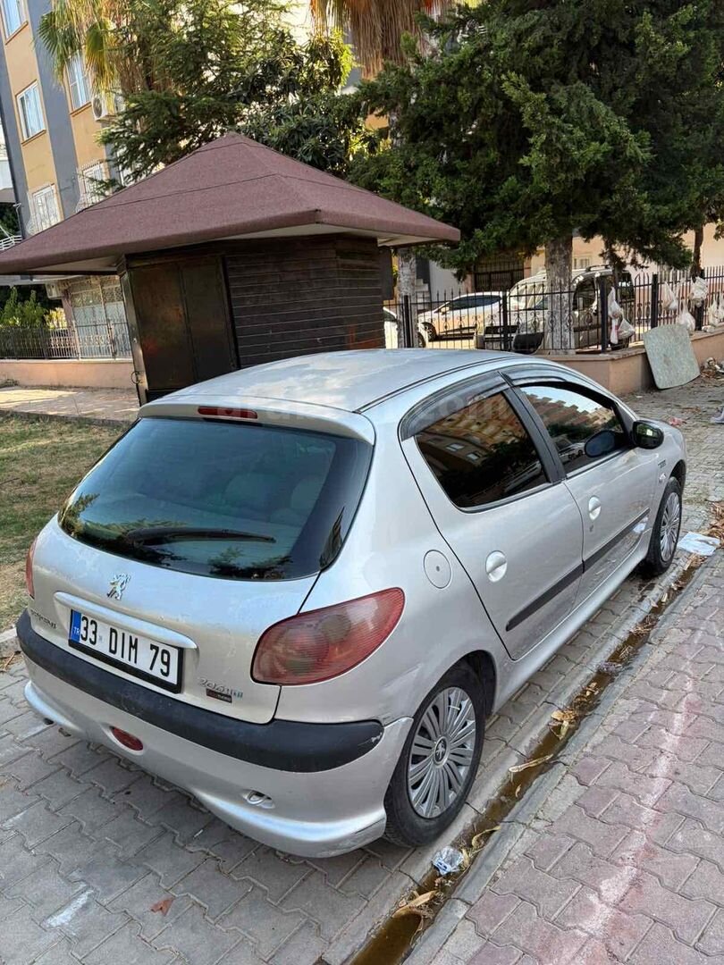 Sahibinden Peugeot 206 1.4 HDi X-Design 2004 Model Mersin 305.000 km Gri (Gümüş) 6