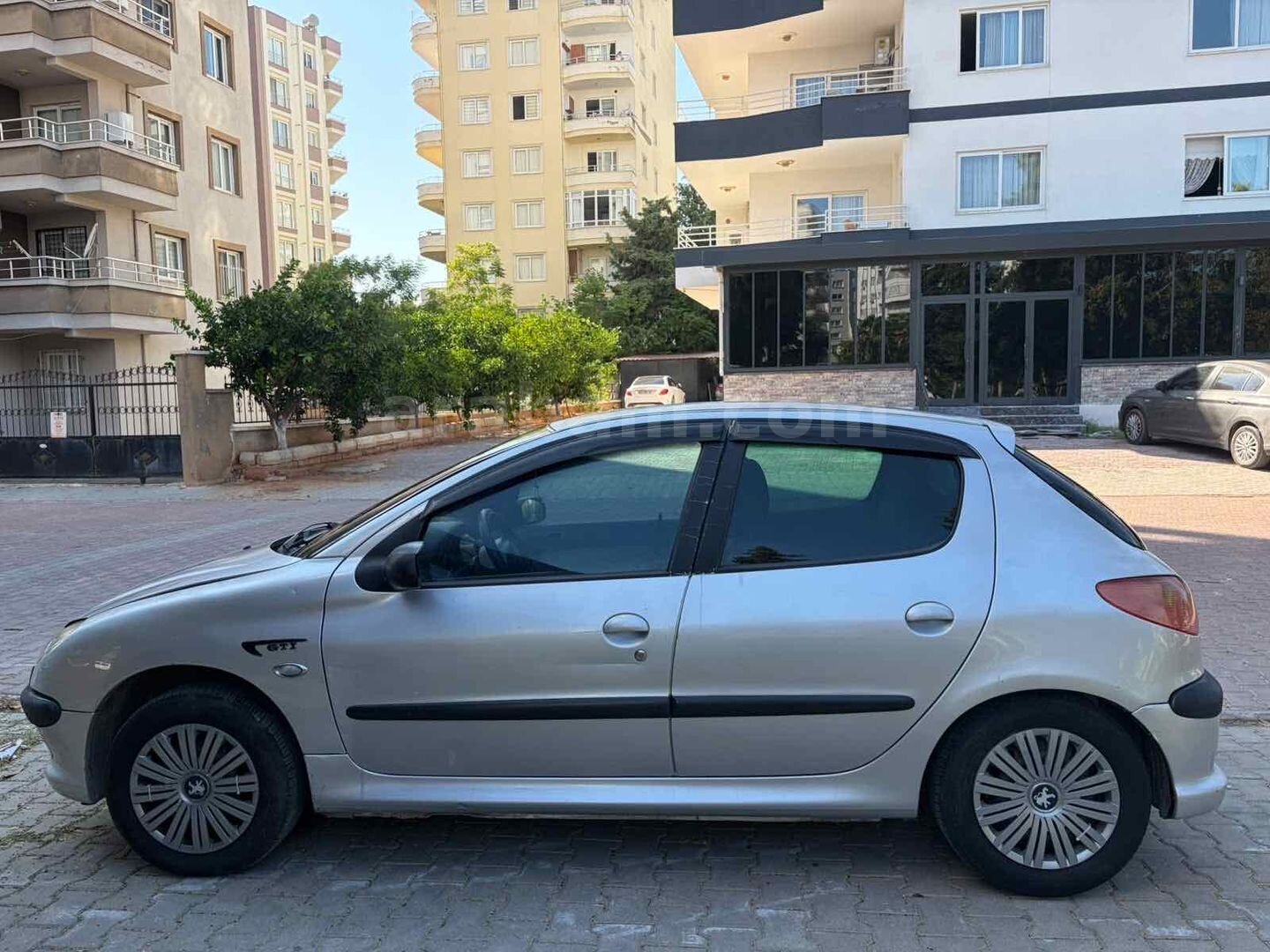 Sahibinden Peugeot 206 1.4 HDi X-Design 2004 Model Mersin 305.000 km Gri (Gümüş) 4