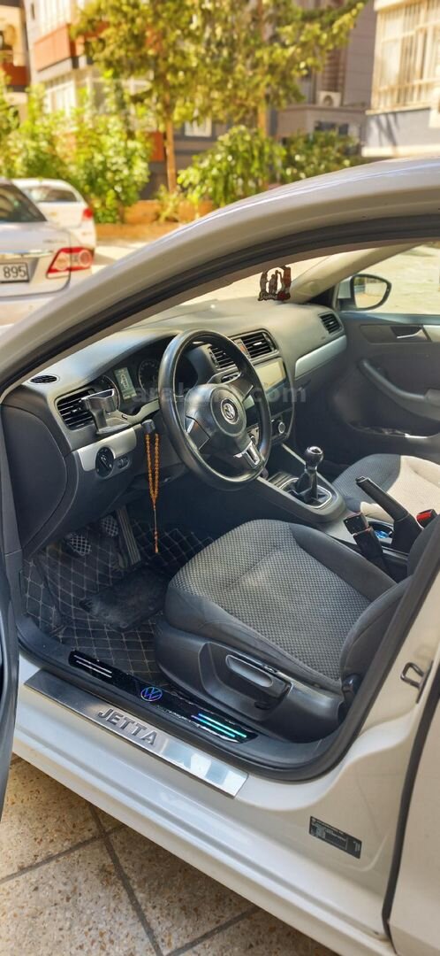 Sahibinden Volkswagen Jetta 1.4 TSi Trendline 2012 Model Şanlıurfa 180.000 km Beyaz 2