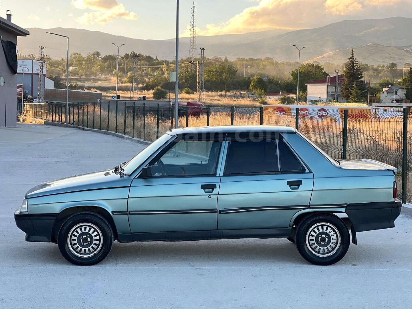 Galeriden Renault R 9 1.4 Broadway 1995 Model Amasya 242.000 km Yeşil 6