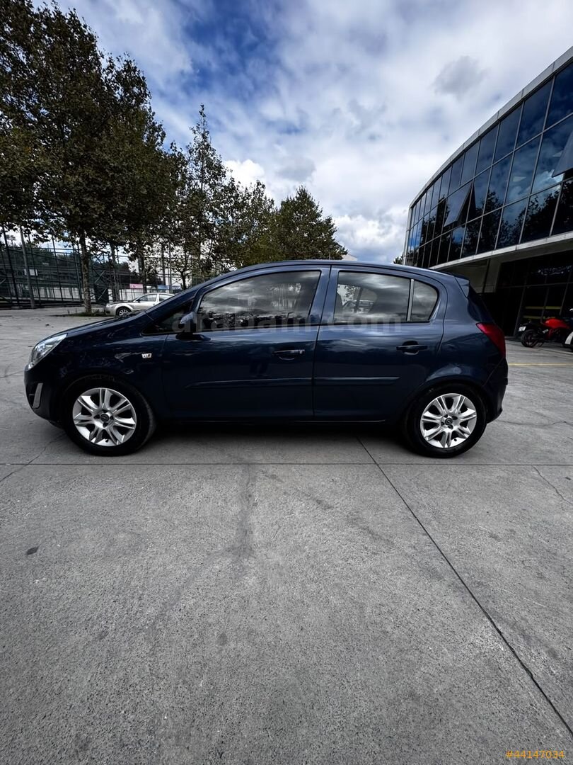 Galeriden Opel Corsa 1.4 Twinport Enjoy 2012 Model İstanbul 192.400 km Lacivert 4