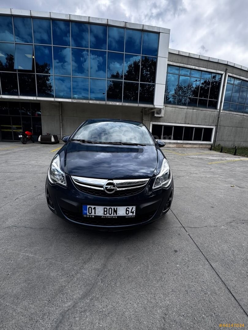 Galeriden Opel Corsa 1.4 Twinport Enjoy 2012 Model İstanbul 192.400 km Lacivert 2