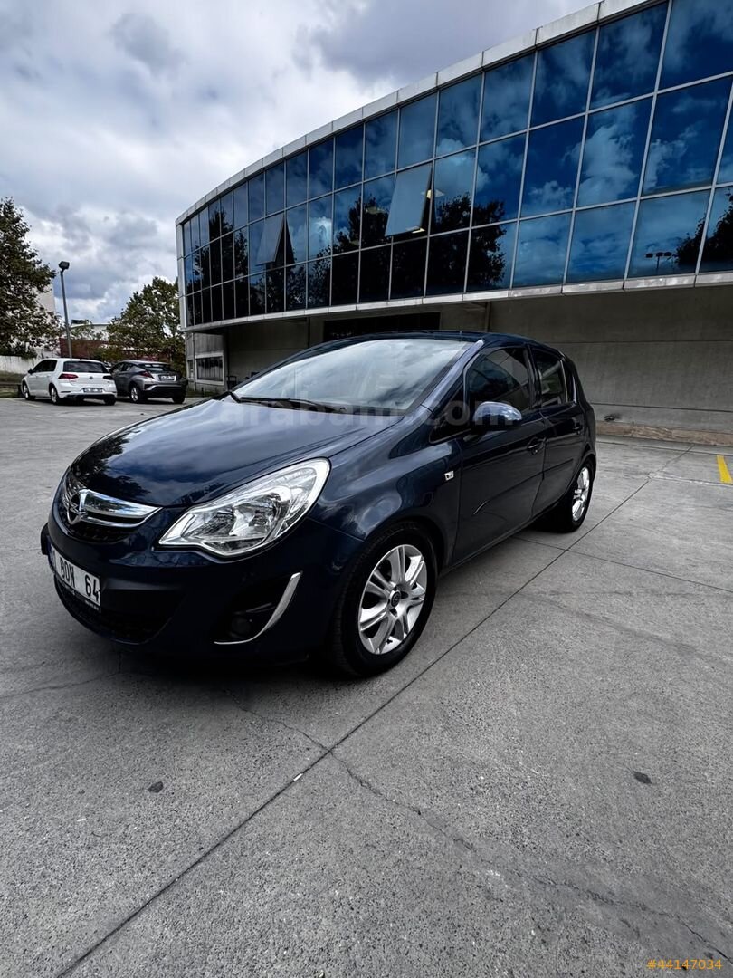 Galeriden Opel Corsa 1.4 Twinport Enjoy 2012 Model İstanbul 192.400 km Lacivert 3