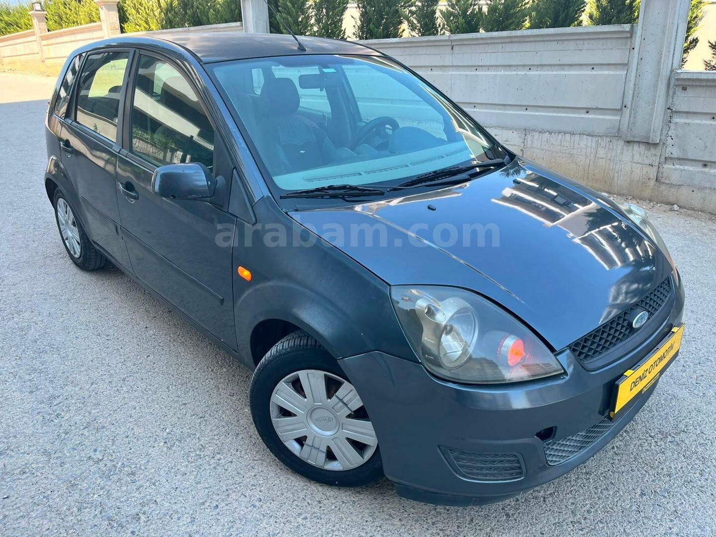Galeriden Ford Fiesta 1.4 TDCi Comfort 2006 Model İzmir 189.000 km Füme 2