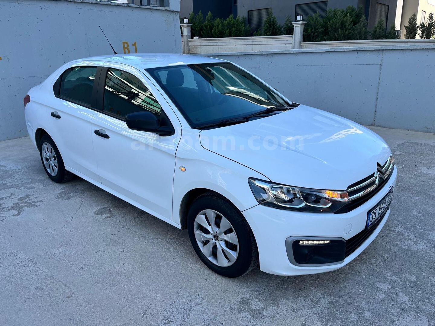 Galeriden Citroen C-Elysée 1.6 HDi Confort 2017 Model İzmir 269.000 km Beyaz 2