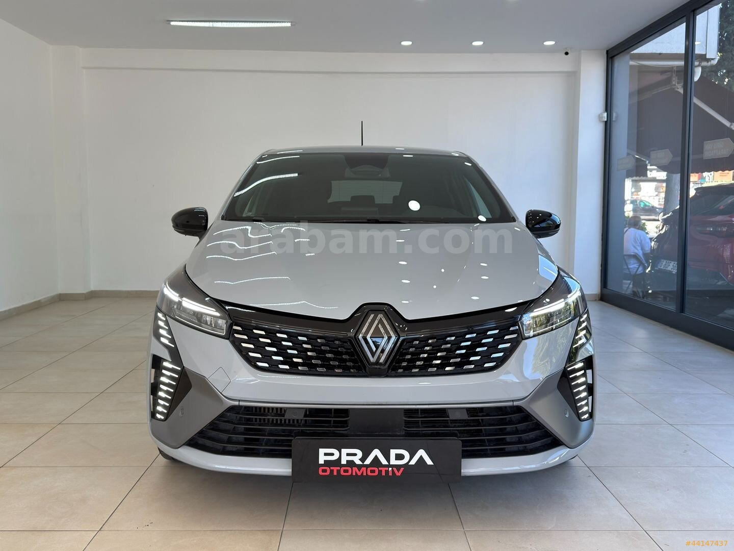 Galeriden Renault Clio 1.0 TCe Techno Esprit Alpine 2025 Model Kocaeli 20.700 km Gri 2
