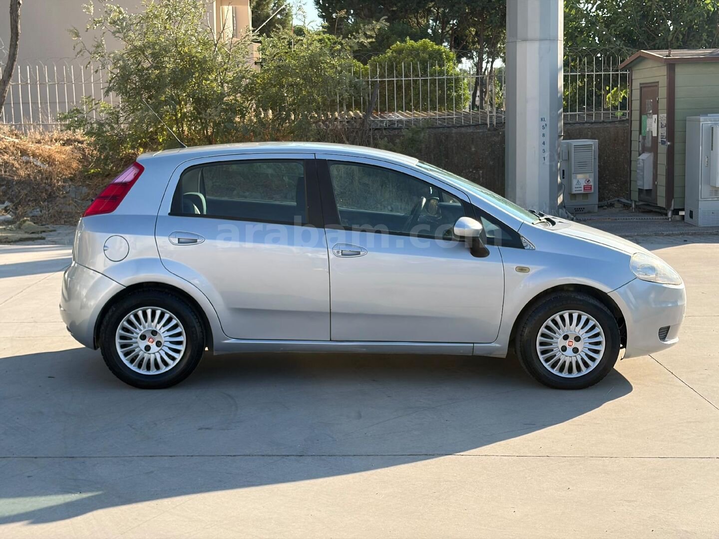 Galeriden Fiat Punto Grande 1.3 Multijet Dynamic 2009 Model İzmir 300.000 km Gri (Gümüş) 5