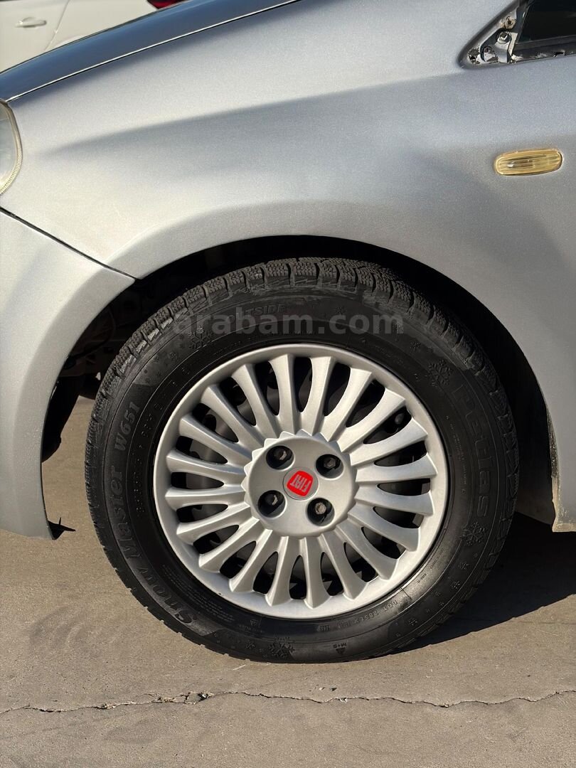 Galeriden Fiat Punto Grande 1.3 Multijet Dynamic 2009 Model İzmir 300.000 km Gri (Gümüş) 6