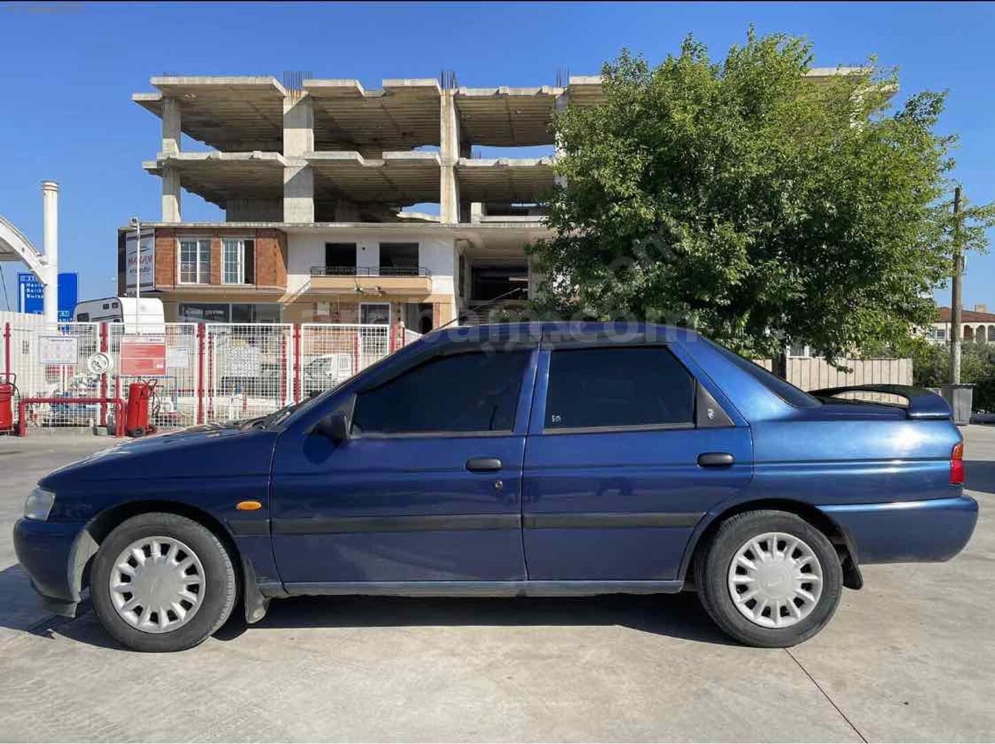 Sahibinden Ford Escort 1.6 CLX 1997 Model 280.000 km Lacivert 4