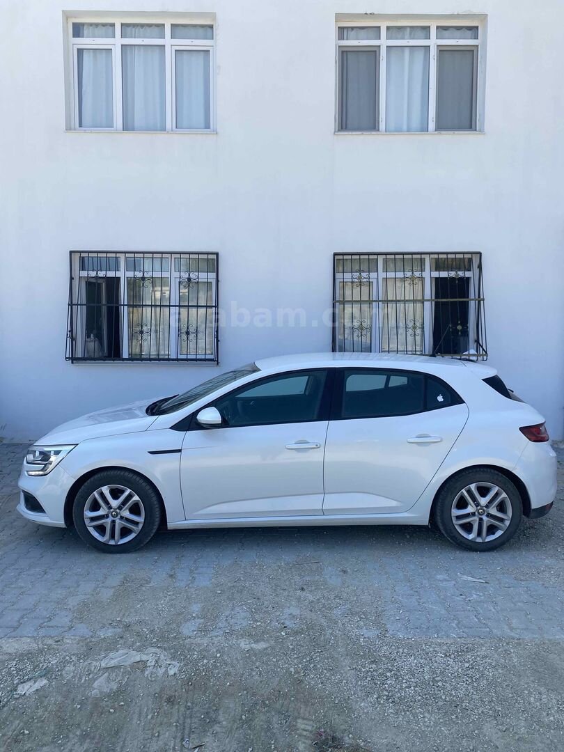 Sahibinden Renault Megane 1.6 Joy 2018 Model Adana 86.000 km Beyaz 3