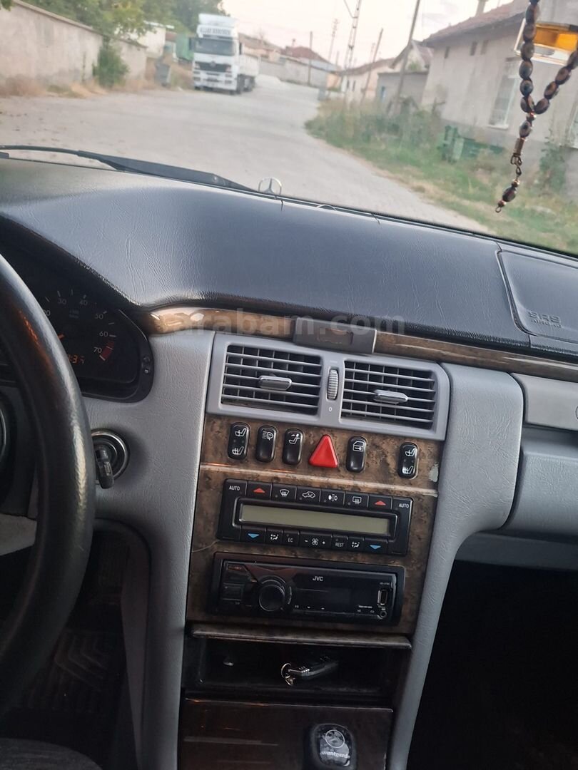 Sahibinden Mercedes - Benz E 200 Avantgarde 1998 Model 2