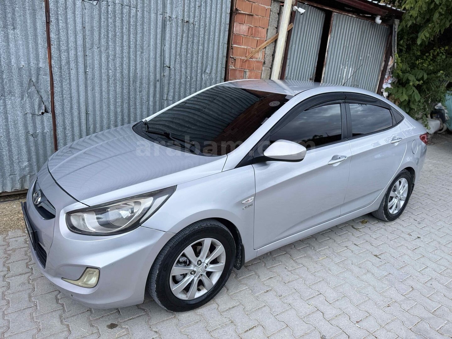 Sahibinden Hyundai Accent Blue 1.6 CRDI Mode Plus 2012 Model 3
