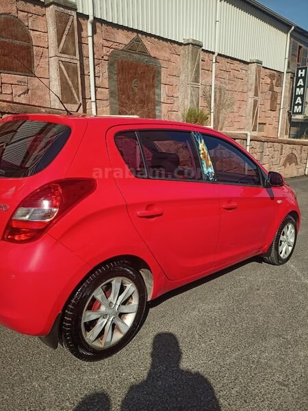 RED Hyundai i20 1.4 CRDil 5