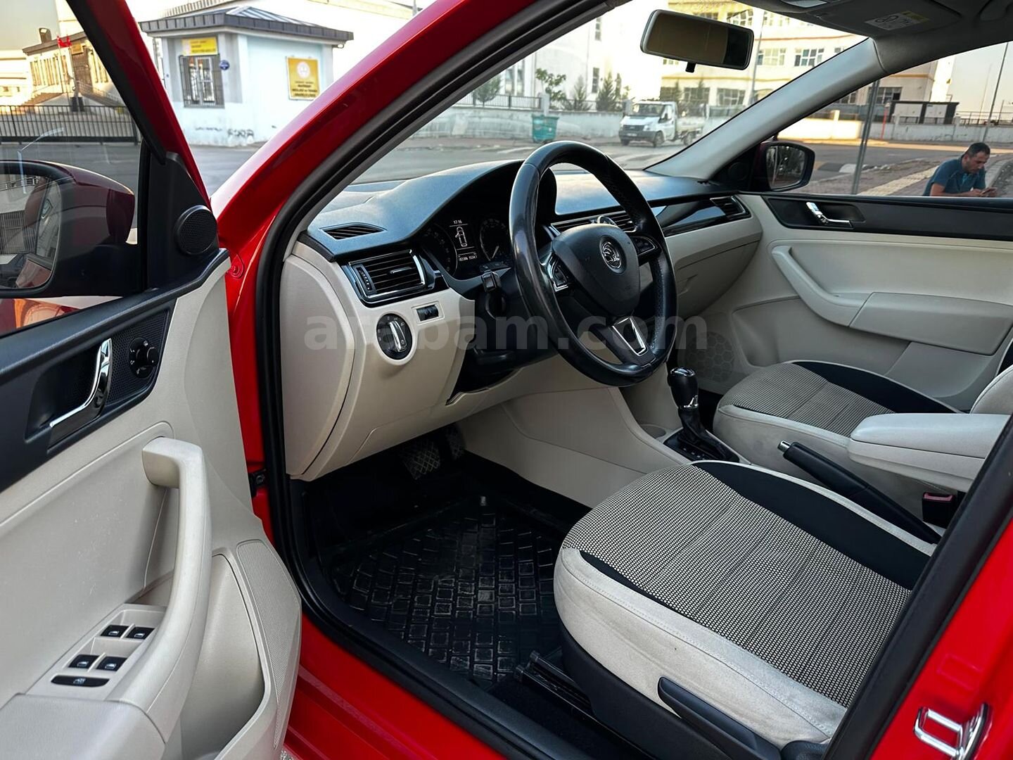 Sahibinden Skoda Rapid 1.6 CR TDI Spaceback Elegance 2015 Model Otomatik Değişensiz 3