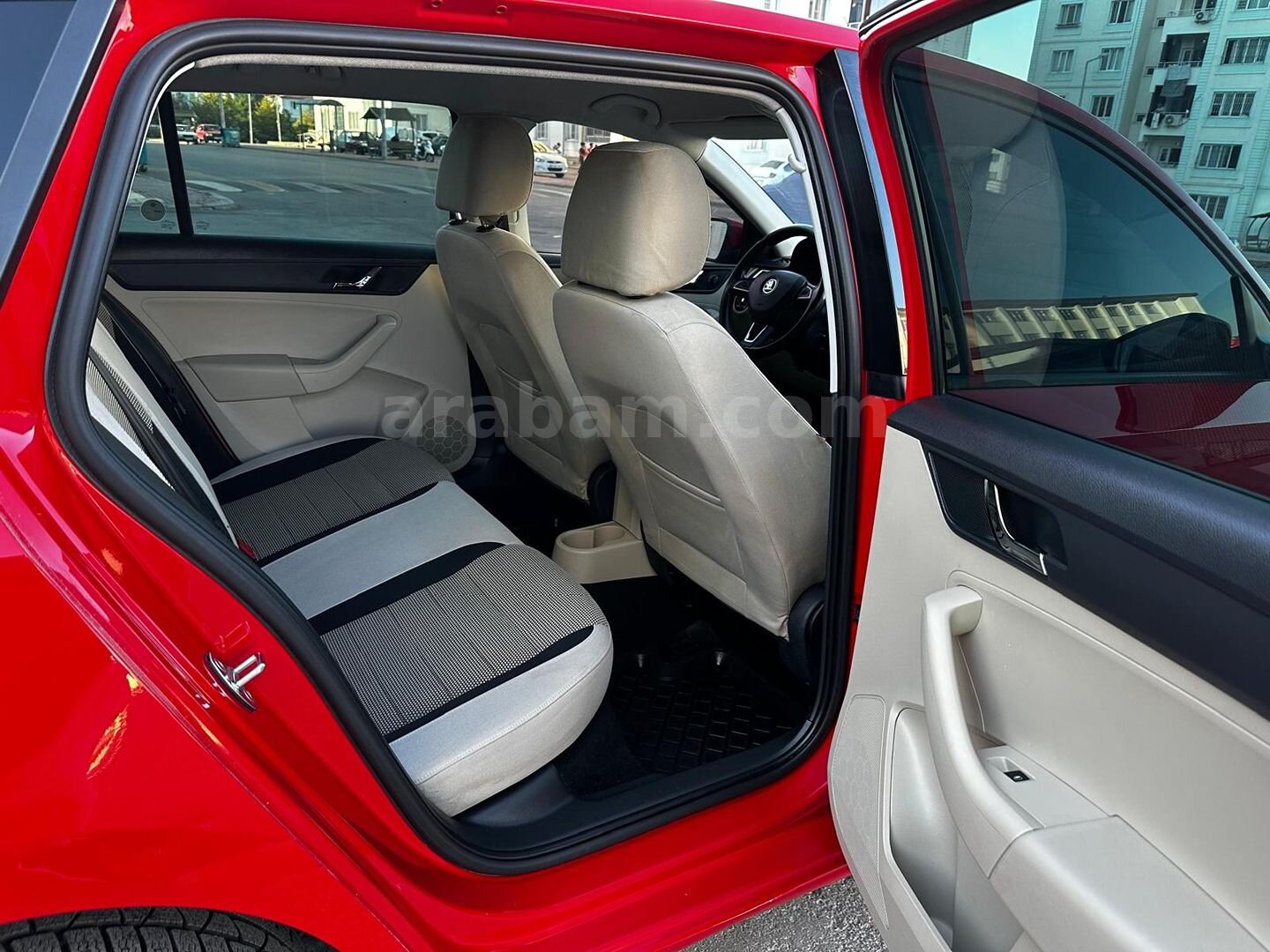 Sahibinden Skoda Rapid 1.6 CR TDI Spaceback Elegance 2015 Model Otomatik Değişensiz 4