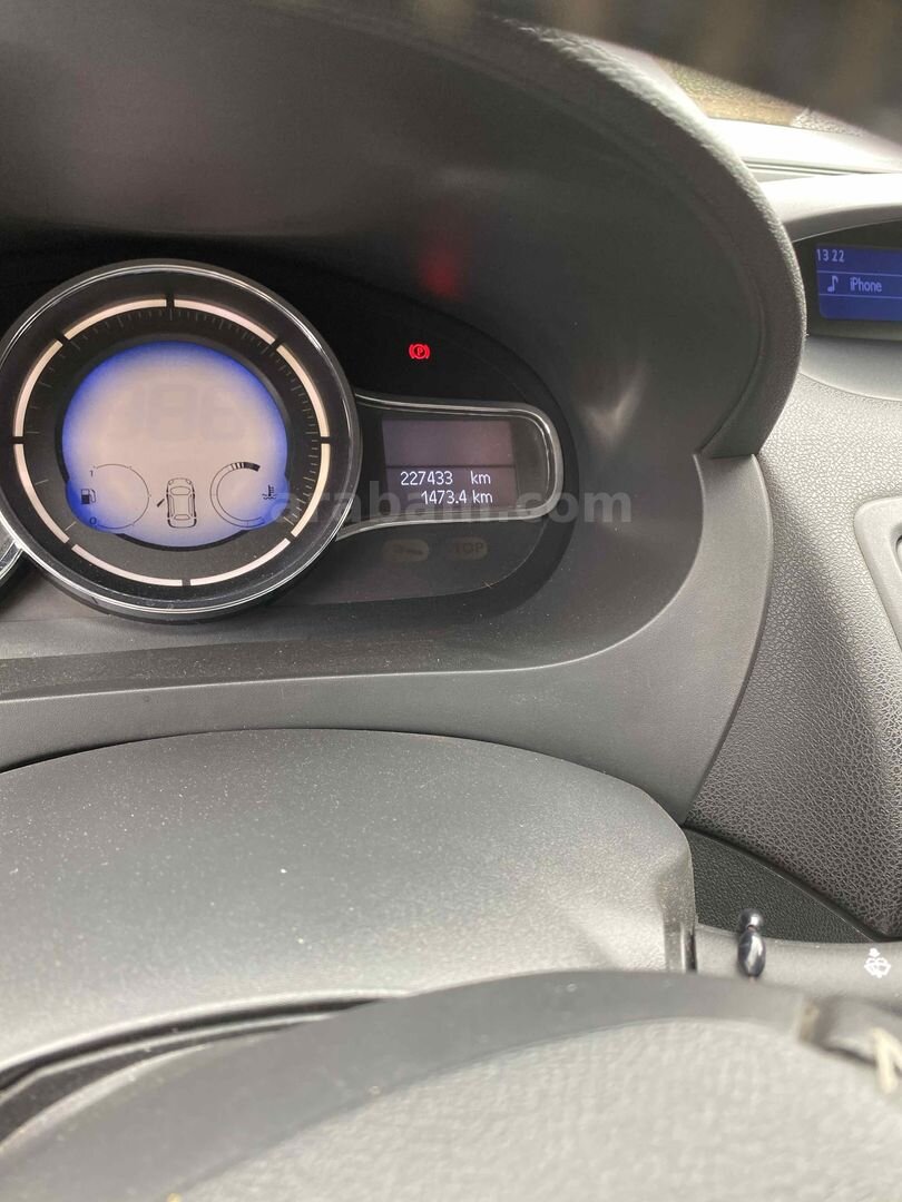 Sahibinden Renault Fluence 1.5 dCi Touch 2015 Model 227.000 km Beyaz 7