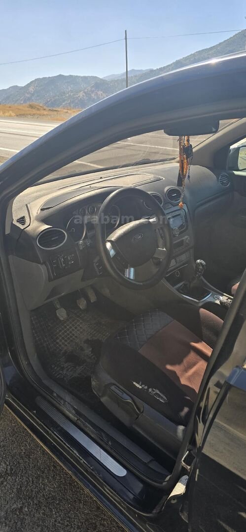 Sahibinden Ford Focus 1.6 TDCi Titanium 2011 Model 285.000 km Siyah 4