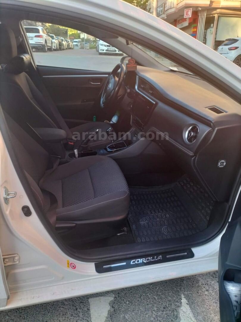 Sahibinden Toyota Corolla 1.4 D-4D Touch 2017 Model İstanbul 96.000 km Beyaz 4