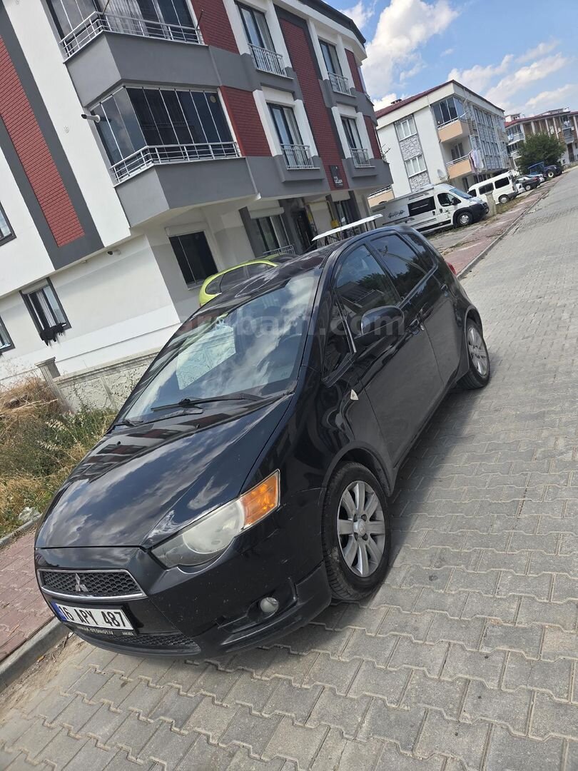 Sahibinden Mitsubishi Colt 1.3 Invite 2011 Model Samsun 267.000 KM Siyah 3