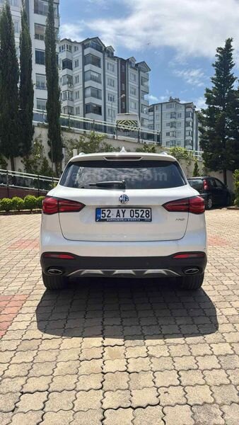 Sahibinden MG HS 1.5 T-GDI Luxury 2023 Model 24.000 KM Beyaz 4